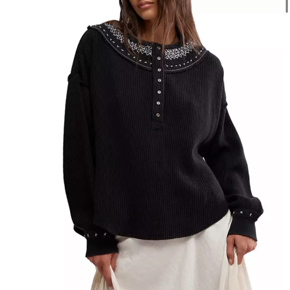 FREE PEOPLE HOLLY HENLEY EMBROIDERED TOP🏔️ - Picture 8 of 8